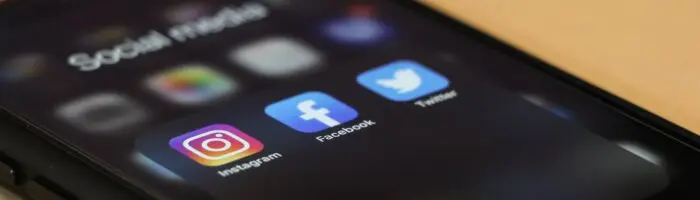 Cyber Secure on Social Media Cibersegurança nas redes sociais