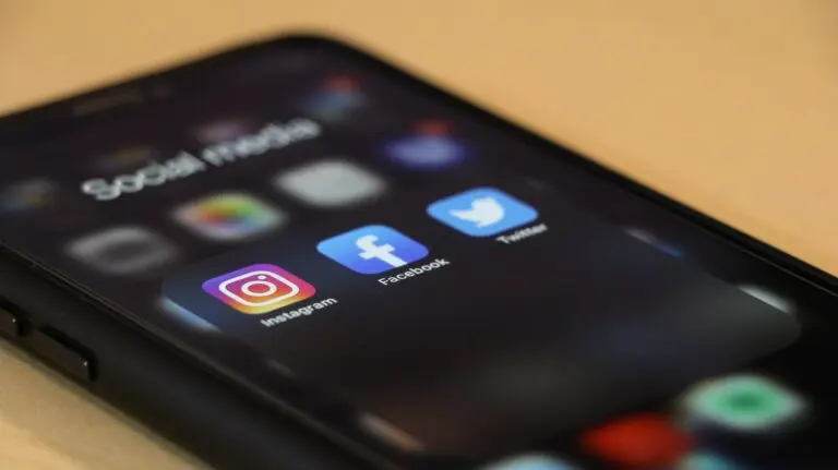 Cyber Secure on Social Media Cybersäkerhet på sociala medier