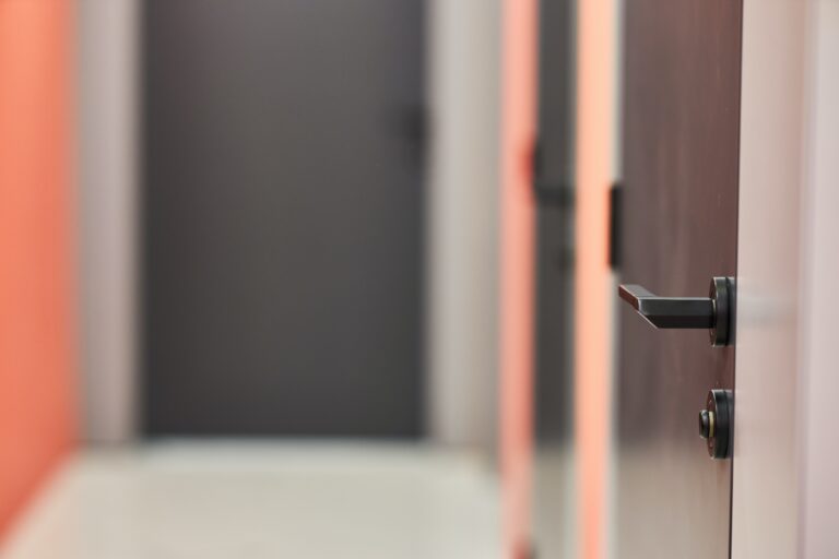 Cómo proteger a los empleados de las amenazas de seguridad física