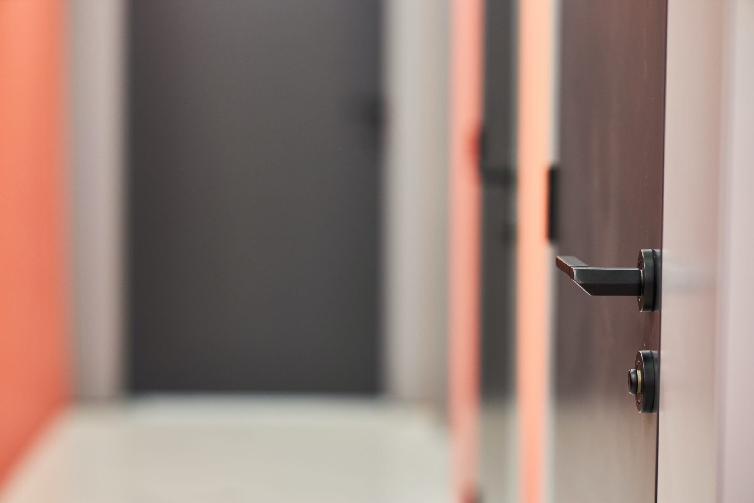 Cómo proteger a los empleados contra las amenazas a la seguridad física