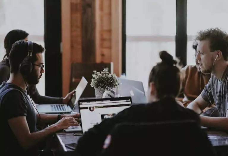 Formação em cibersegurança personalizada para sua C-Suite