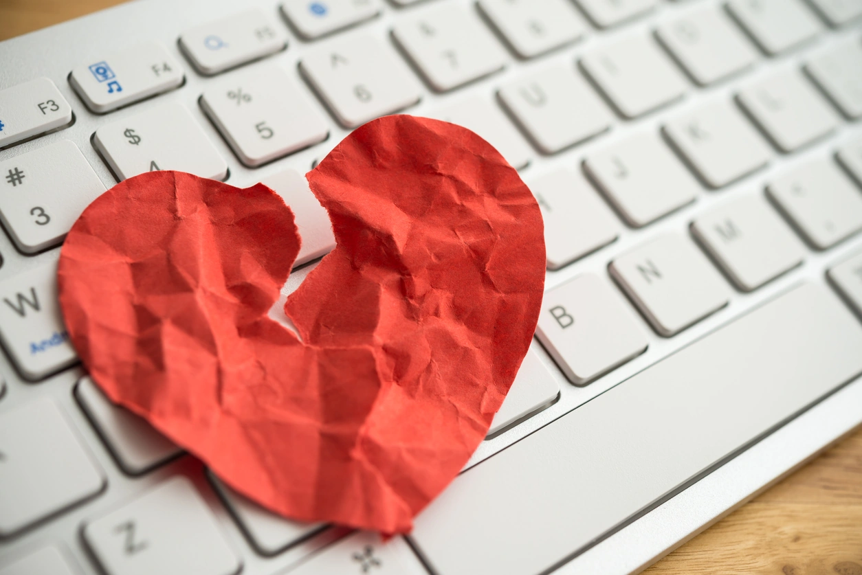 Cuidado con las estafas de San Valentín 2025: proteja su corazón y datos